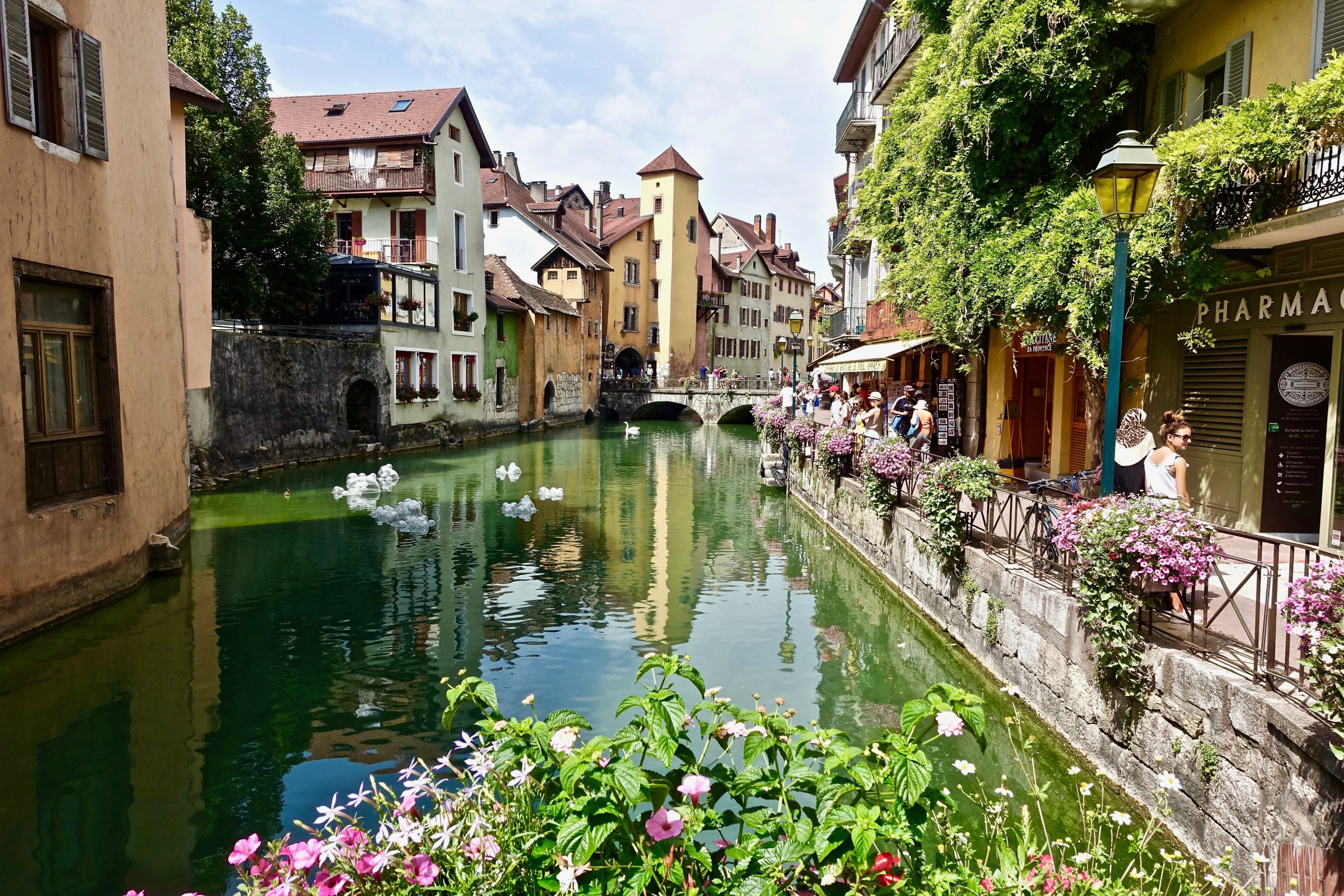 Photo placeholder – replace with Annecy photograph